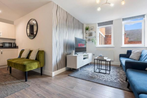 OPK Suites - Stylish City Centre 1 bed Apartment, Near train station, FREE parking Netflix, SLEEPS 4